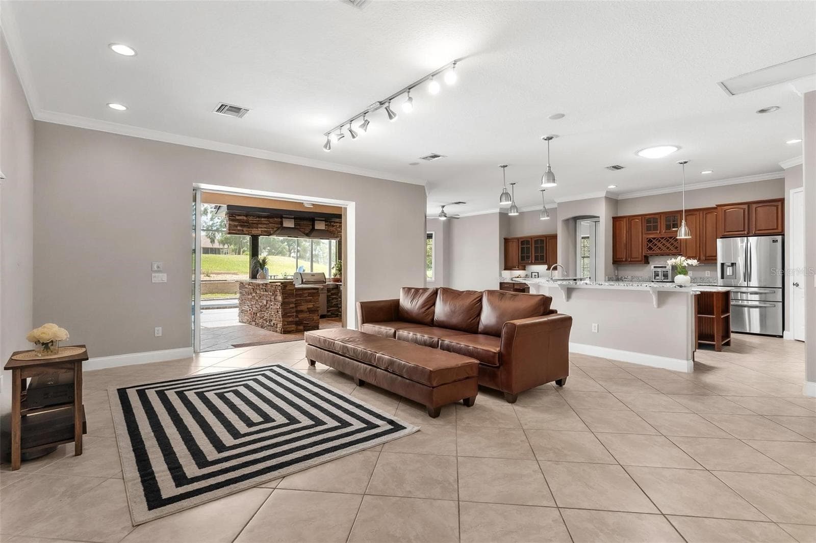 Living Area with High Ceilings - 5506 CITATION CT, LADY LAKE