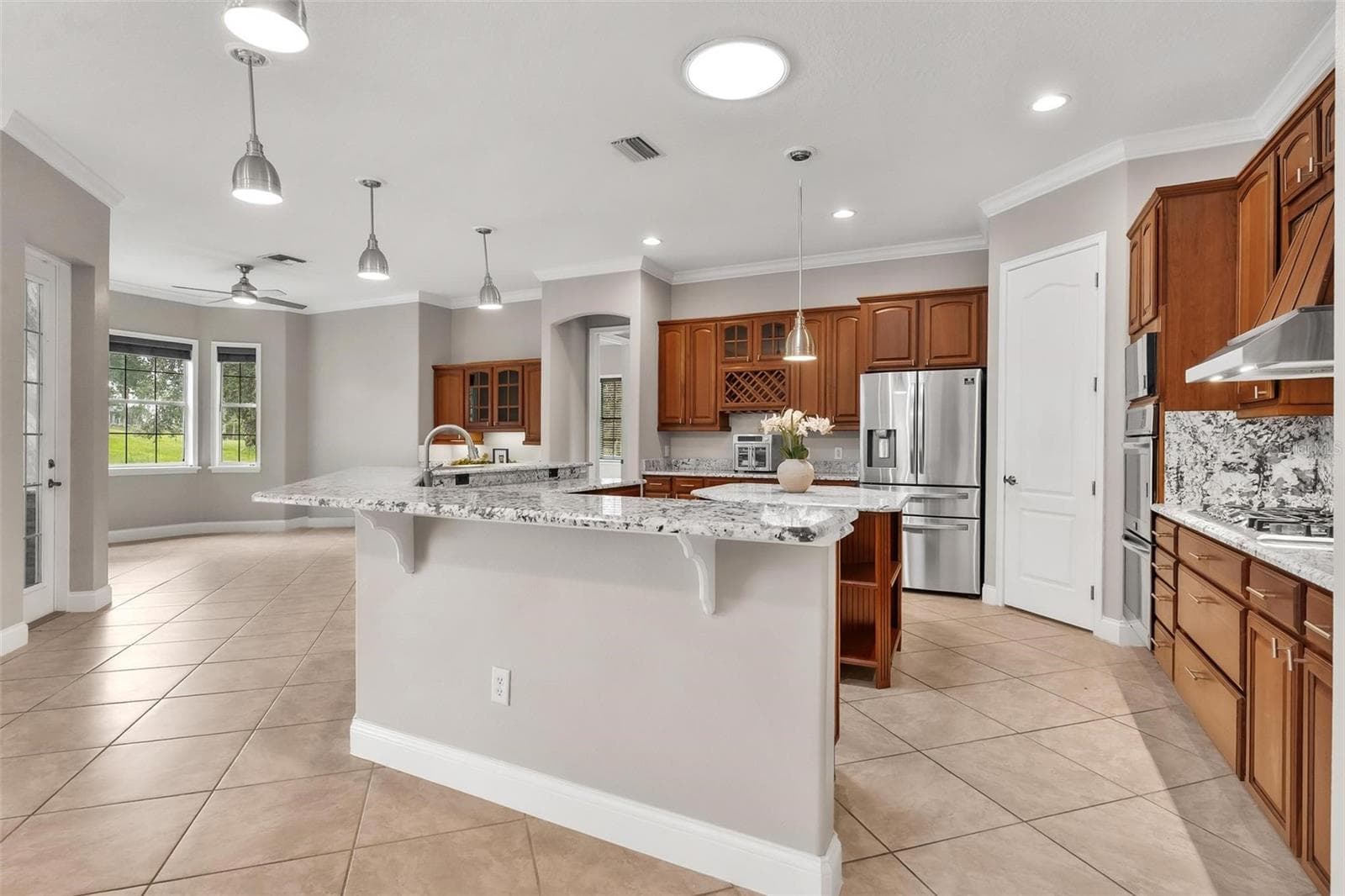 Chef Inspired Kitchen - 5506 CITATION CT, LADY LAKE