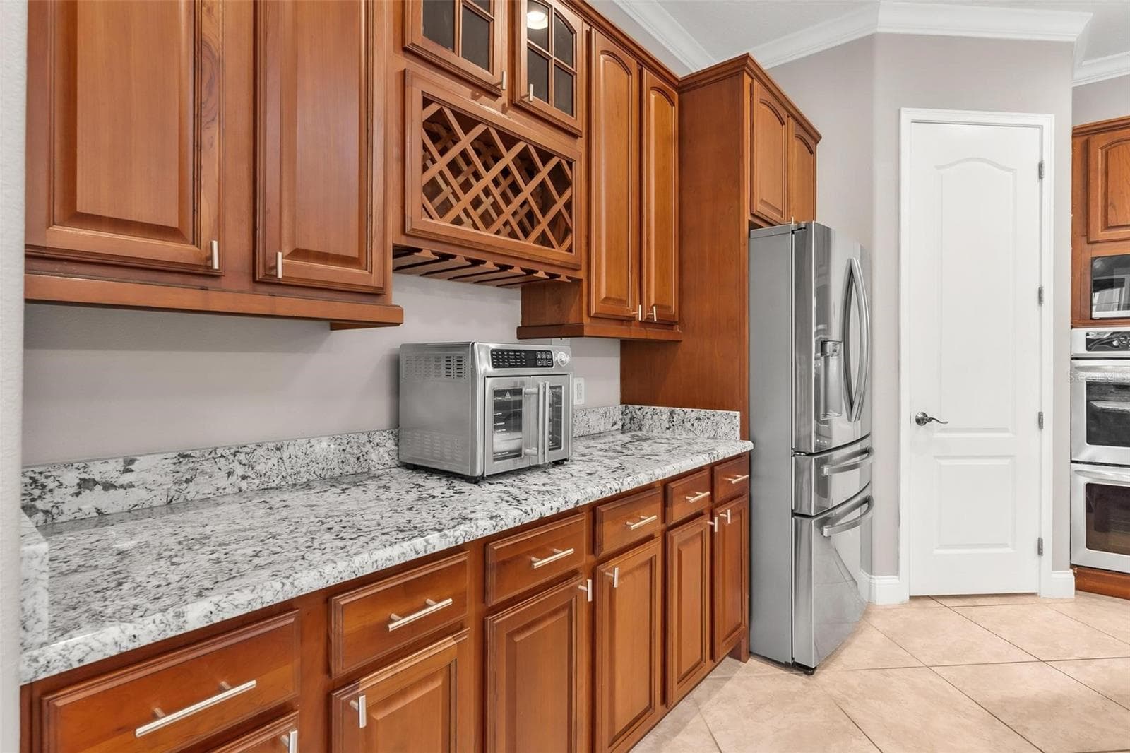 Beautiful Custom Cabinets... - 5506 CITATION CT, LADY LAKE