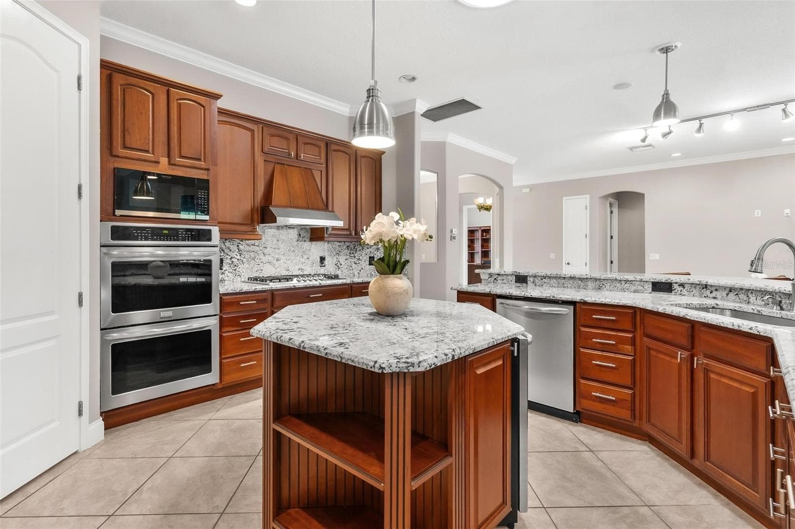 Stainless Steel Appliances throughout Kitchen - 5506 CITATION CT, LADY LAKE