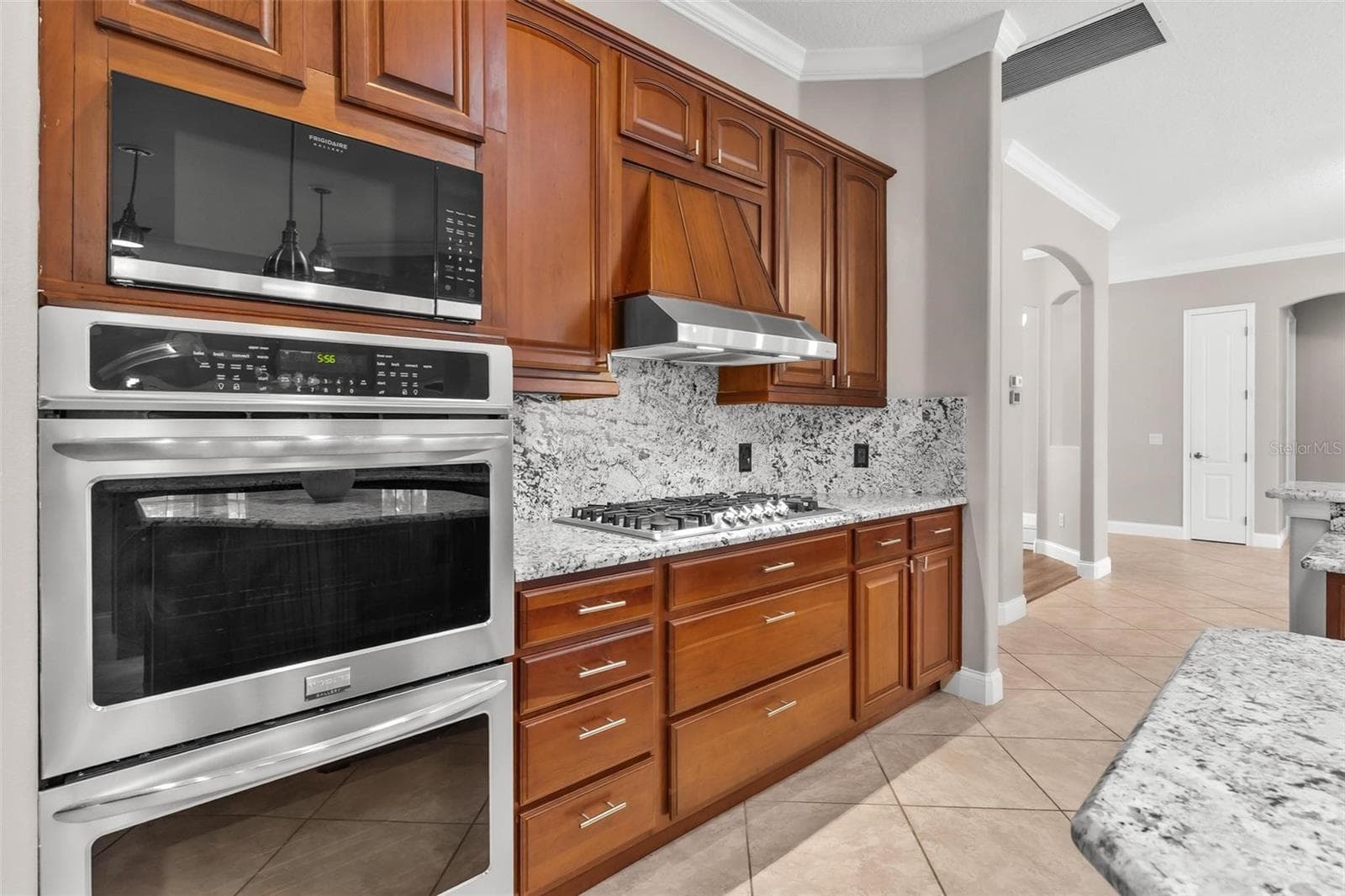 Built In Ovens and Microwave with a Gas Stovetop - 5506 CITATION CT, LADY LAKE