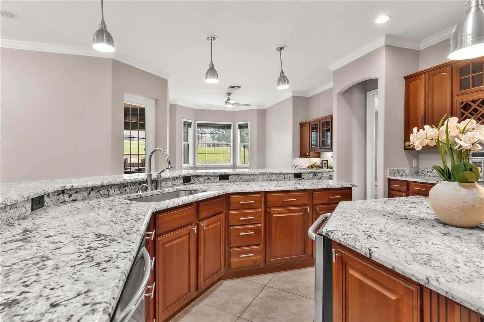 Gleaming granite countertops - 5506 CITATION CT, LADY LAKE