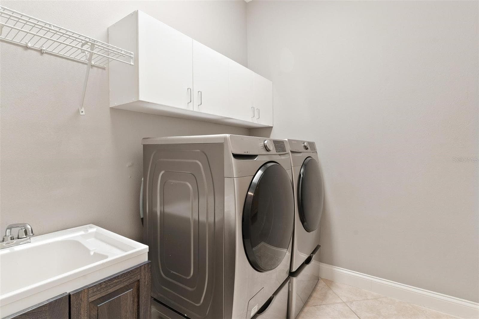 Indoor Laundry Room with Sink - 5506 CITATION CT, LADY LAKE