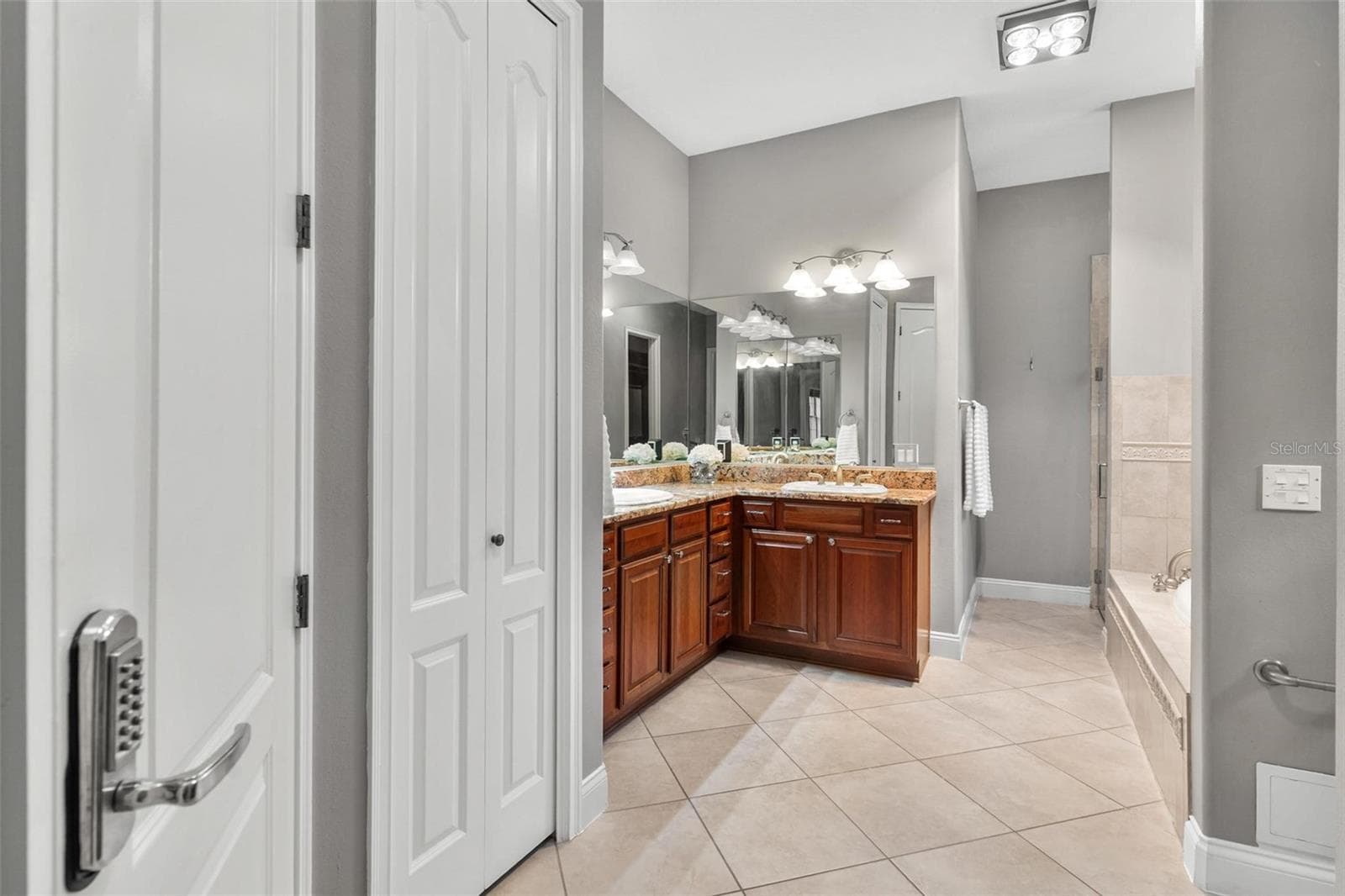 Entry into Primary Bathroom - 5506 CITATION CT, LADY LAKE