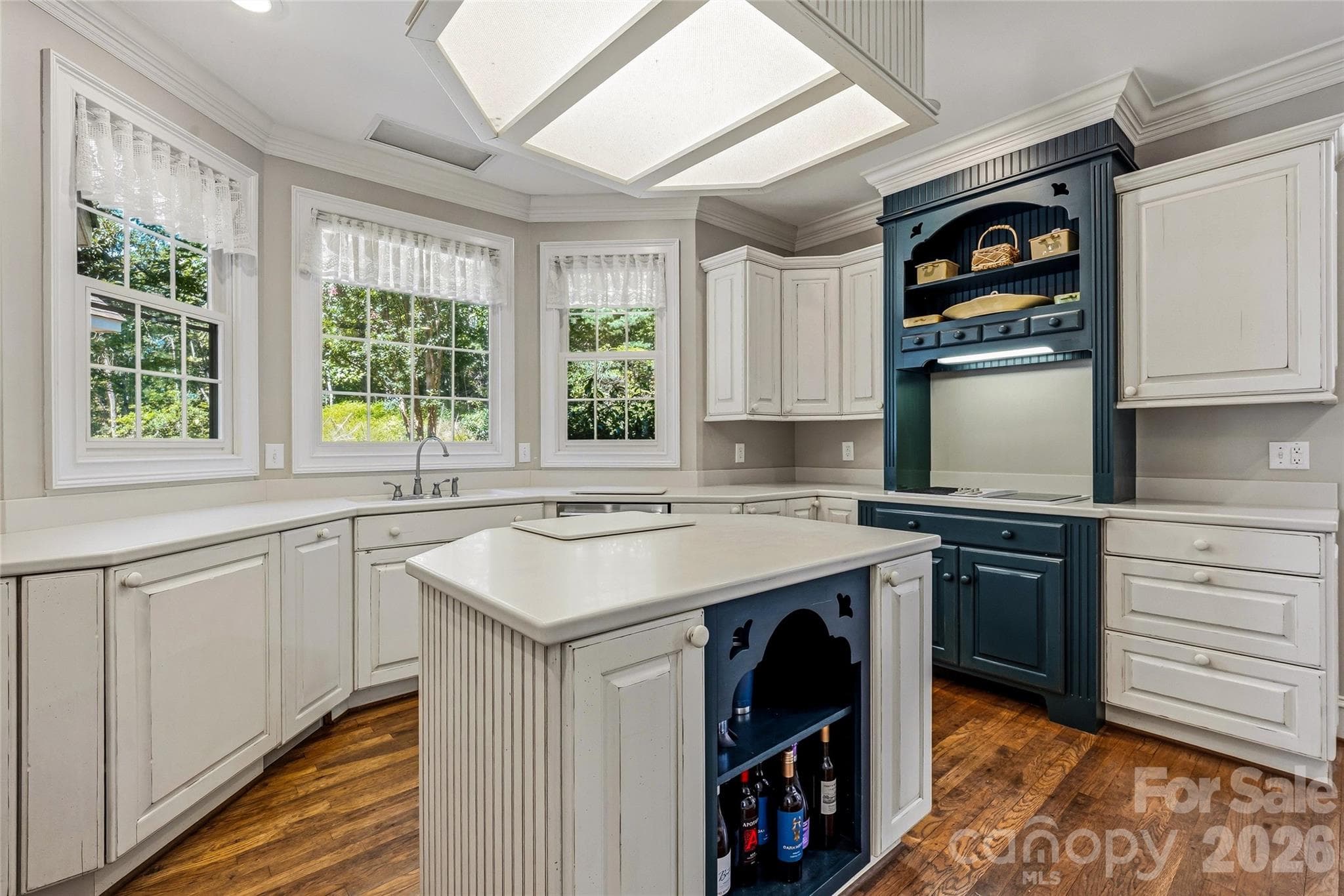 Well Equipped Kitchen with Premium Appliances - Rutherfordton