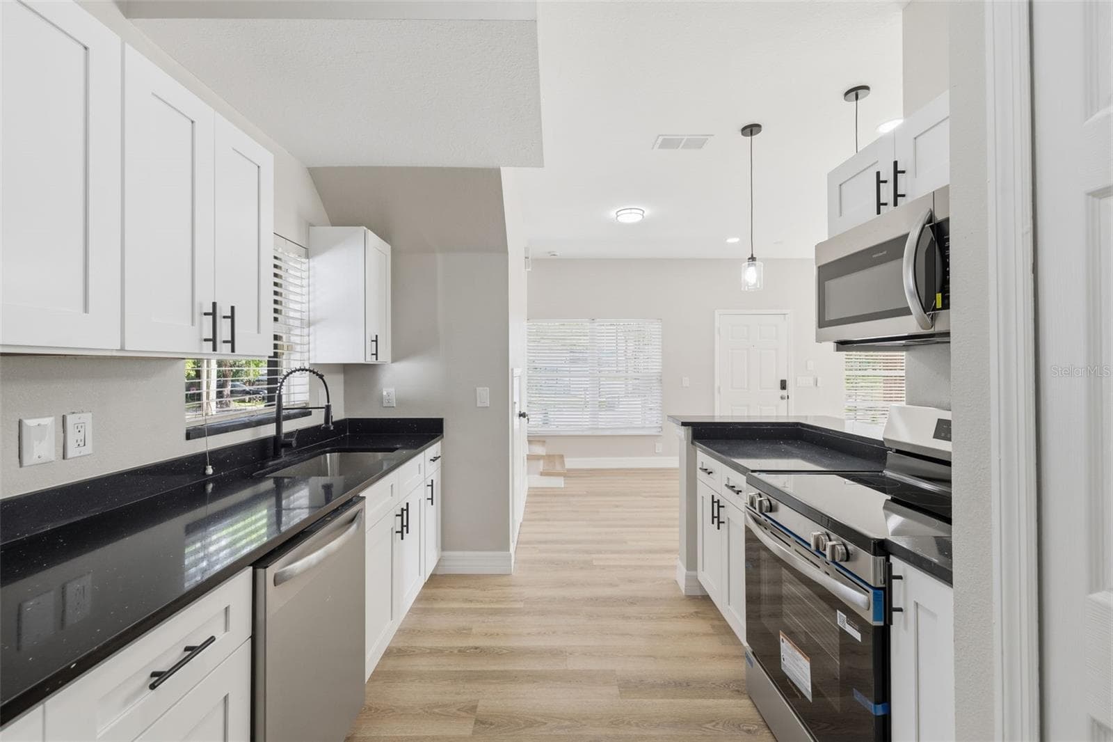Single Family Residence at 319 E HANLON ST, TAMPA, photo 10 of 24