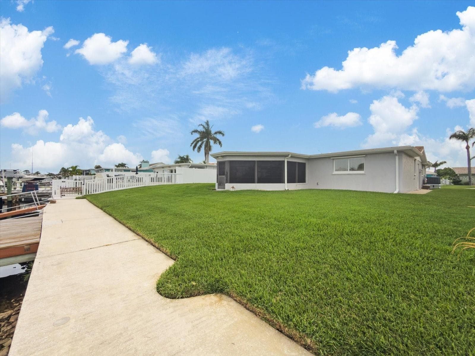 Plush lawn - 5008 DORY DR, NEW PORT RICHEY