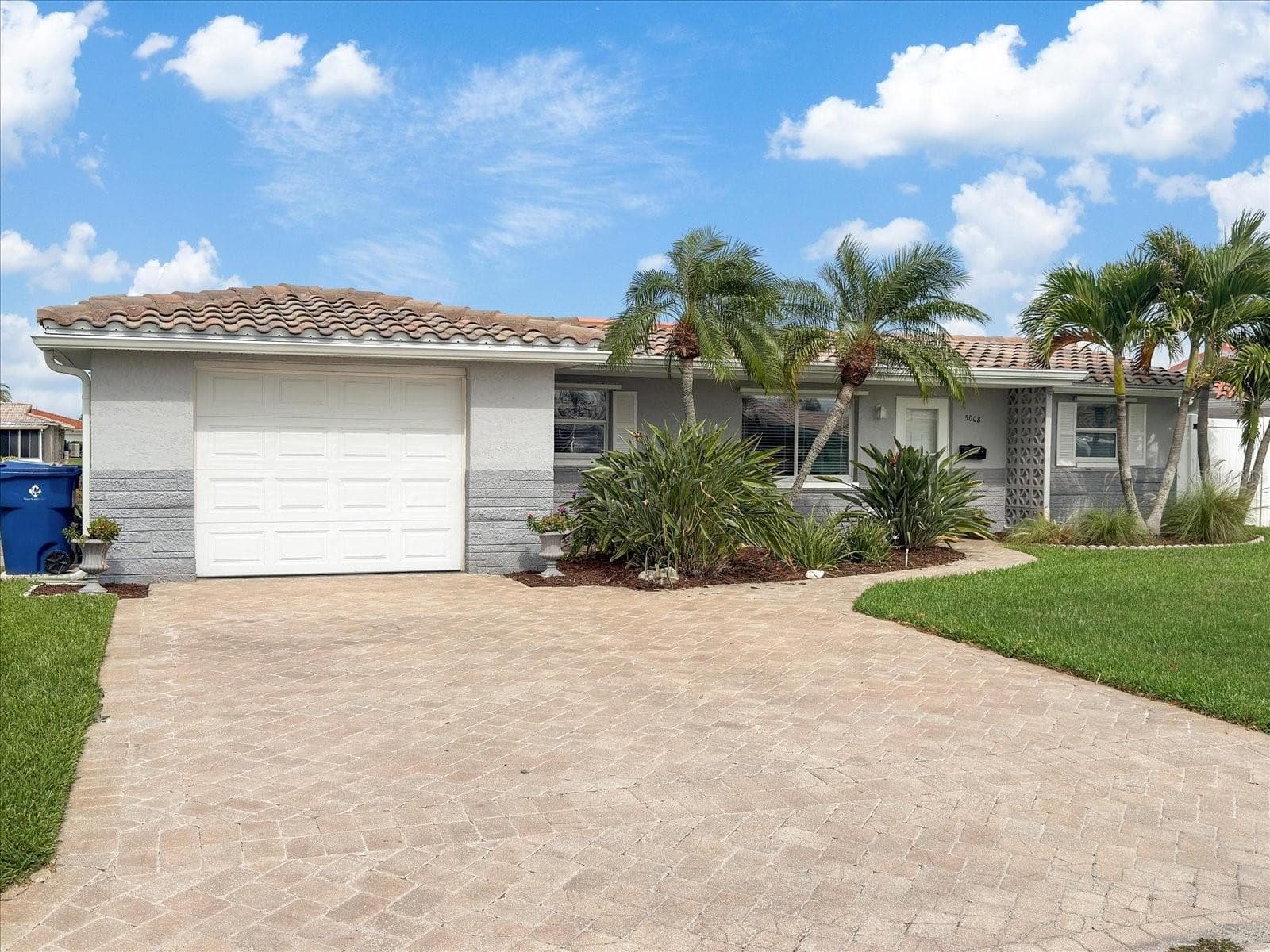 Oversized paver driveway - 5008 DORY DR, NEW PORT RICHEY