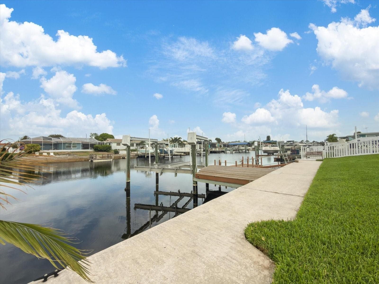 13,000# boat lift - 5008 DORY DR, NEW PORT RICHEY