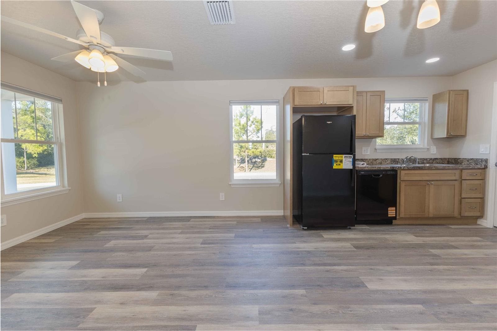 Living area opens to the kitchen - 1342 COTTAGE CIR, TAVARES