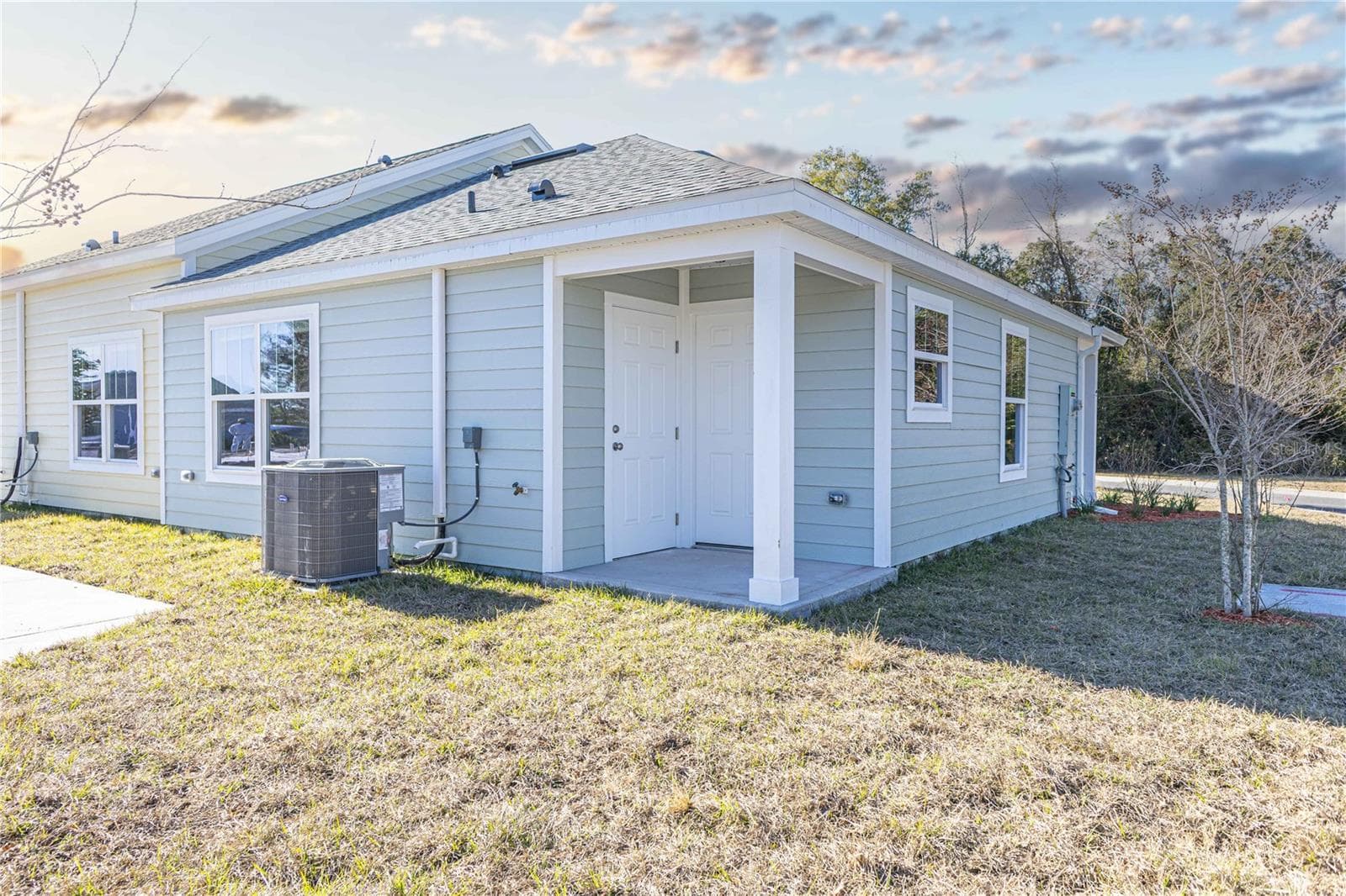 Rear view of home - 1342 COTTAGE CIR, TAVARES