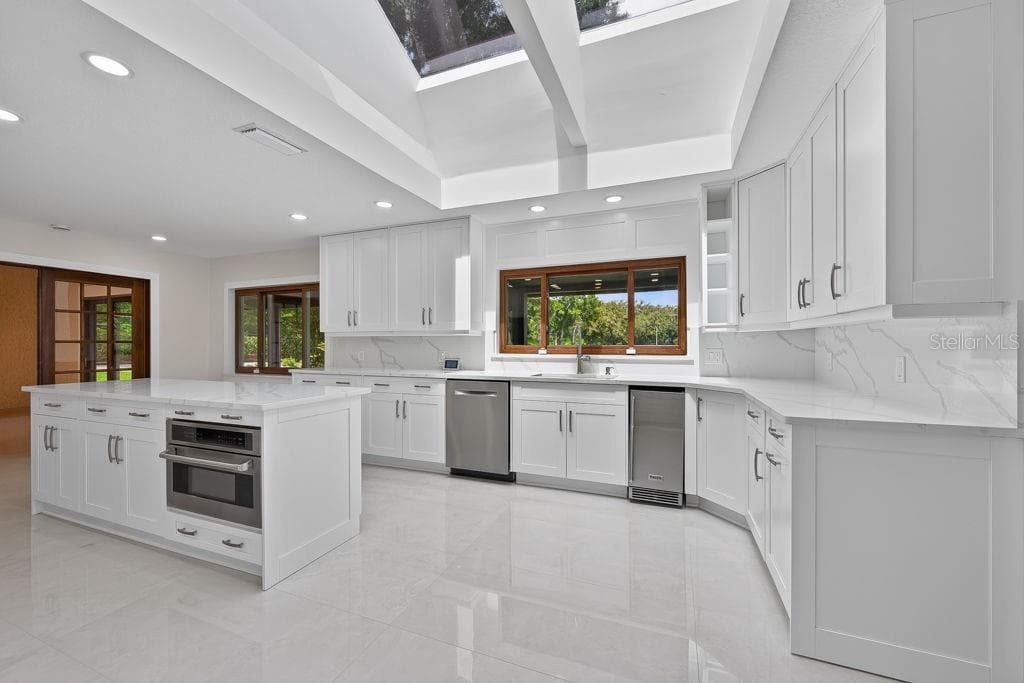 Single Family Residence at 1007 LAKEWOOD DR, BRANDON, photo 15 of 97