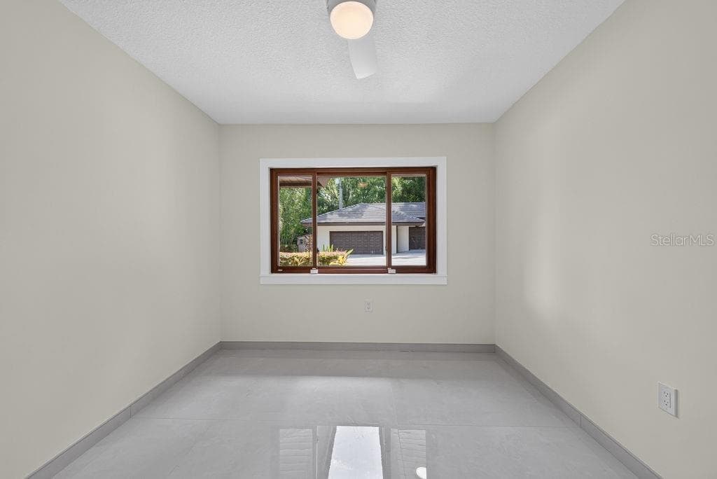 Single Family Residence at 1007 LAKEWOOD DR, BRANDON, photo 29 of 97