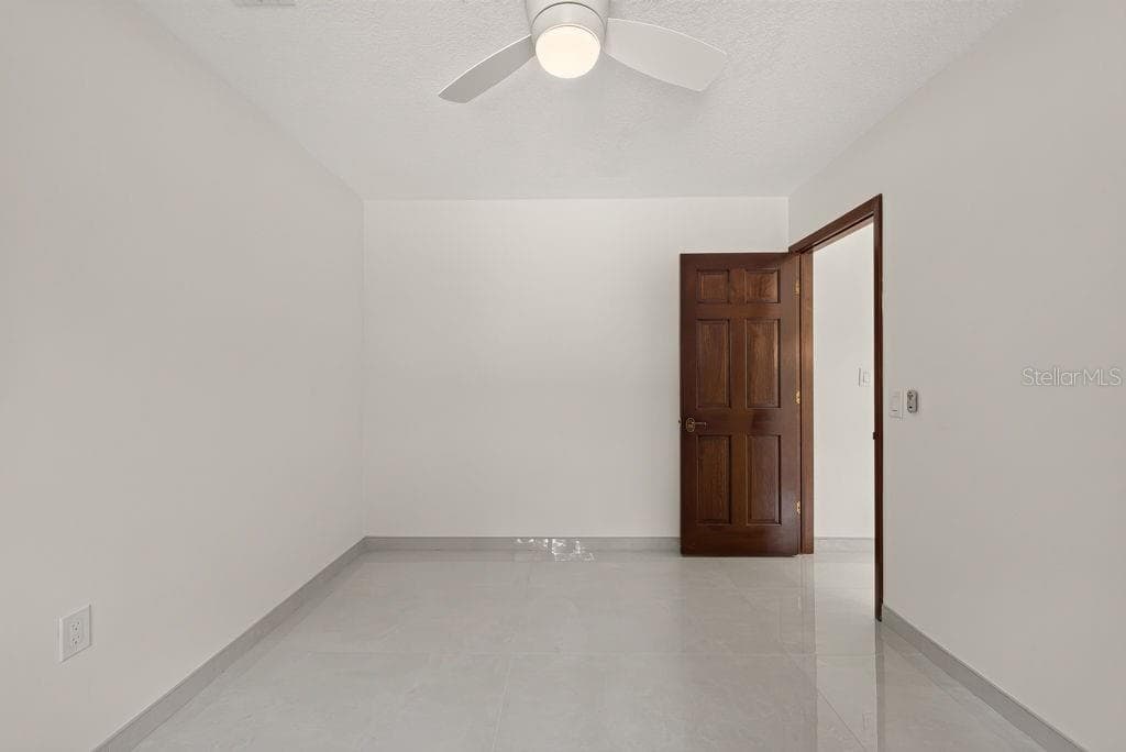 Single Family Residence at 1007 LAKEWOOD DR, BRANDON, photo 31 of 97
