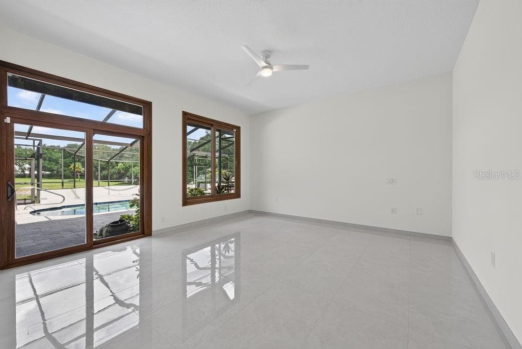 Single Family Residence at 1007 LAKEWOOD DR, BRANDON, photo 33 of 97