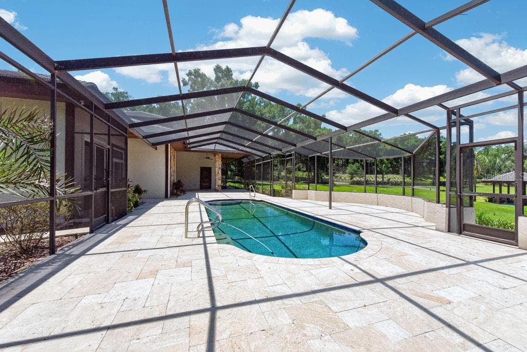 Single Family Residence at 1007 LAKEWOOD DR, BRANDON, photo 60 of 97