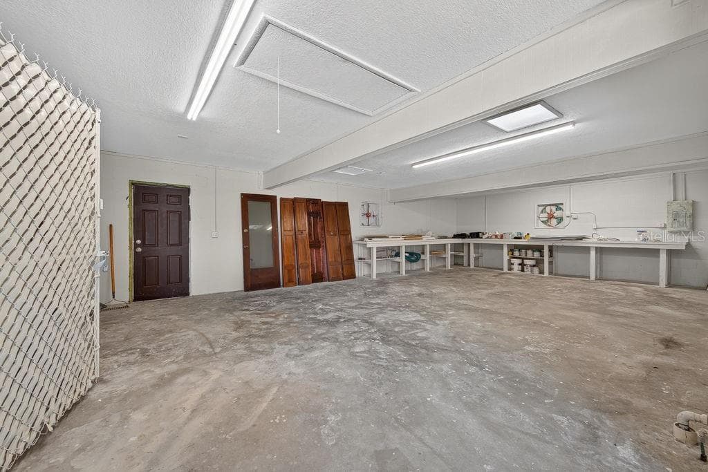 Single Family Residence at 1007 LAKEWOOD DR, BRANDON, photo 81 of 97