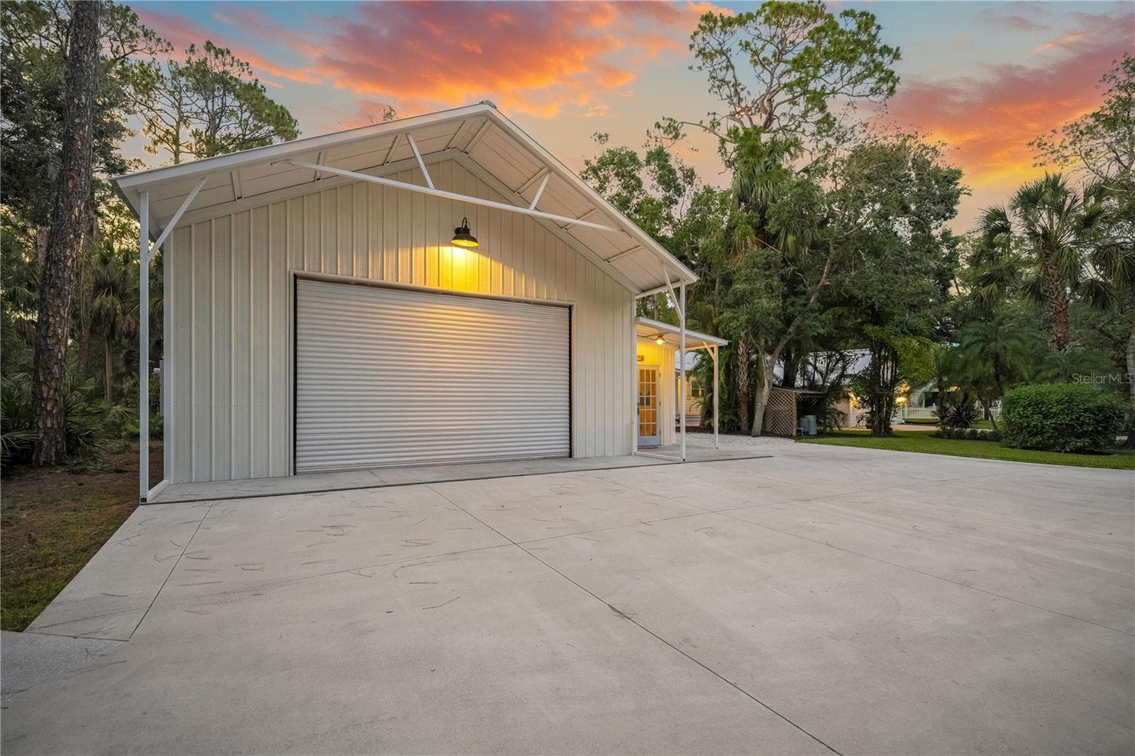 Detached garage - twilight - 2810 SARASOTA GOLF CLUB BLVD, SARASOTA