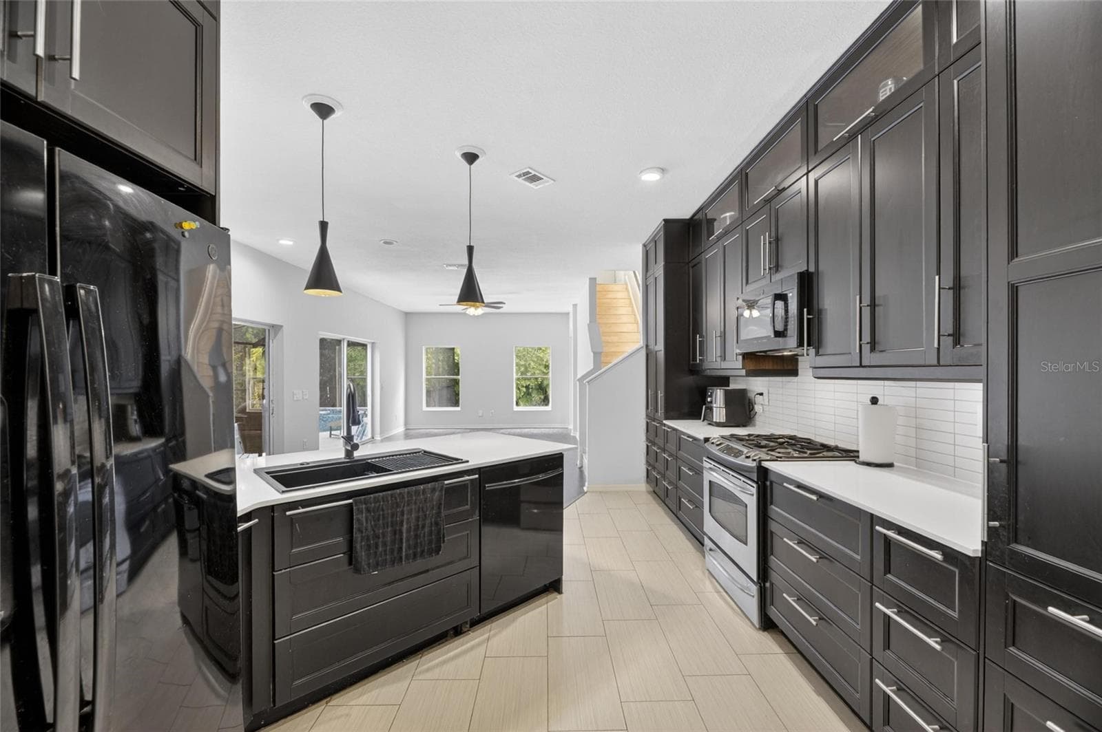 Single Family Residence at 11901 NORTHUMBERLAND DR, TAMPA, photo 8 of 53
