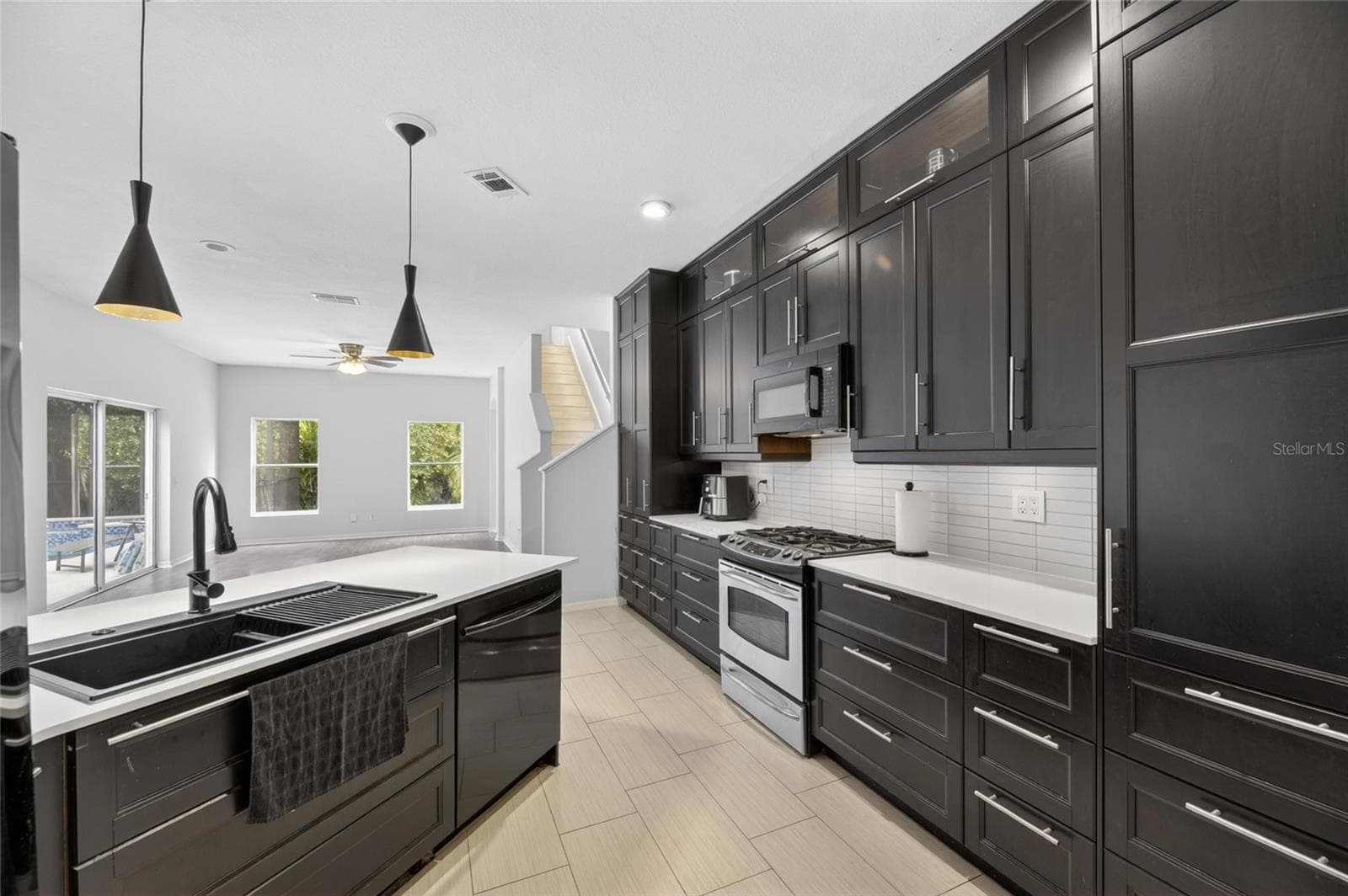 Single Family Residence at 11901 NORTHUMBERLAND DR, TAMPA, photo 9 of 53