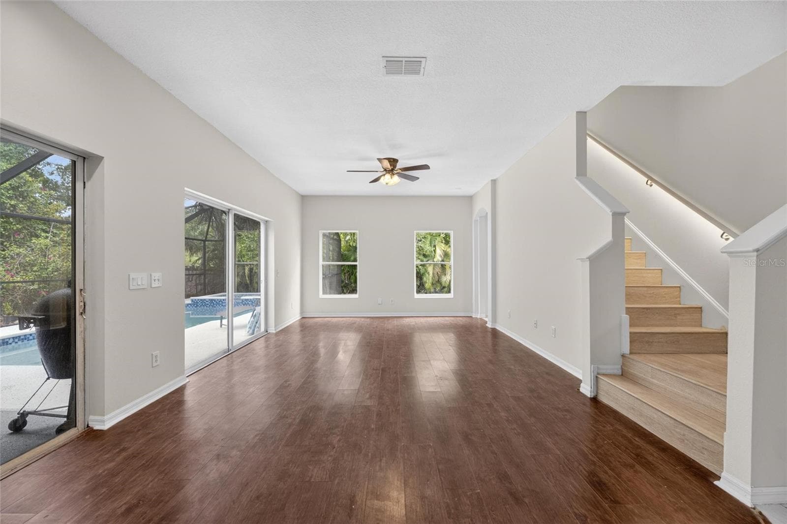 Single Family Residence at 11901 NORTHUMBERLAND DR, TAMPA, photo 12 of 53