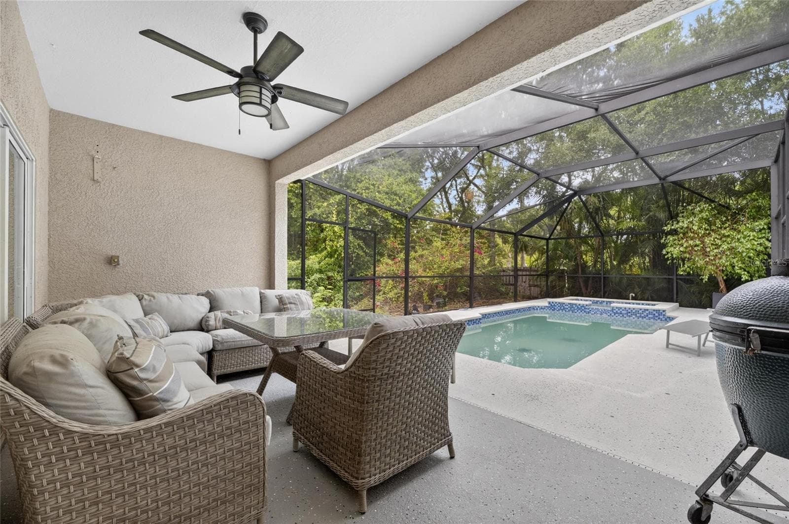 Single Family Residence at 11901 NORTHUMBERLAND DR, TAMPA, photo 41 of 53
