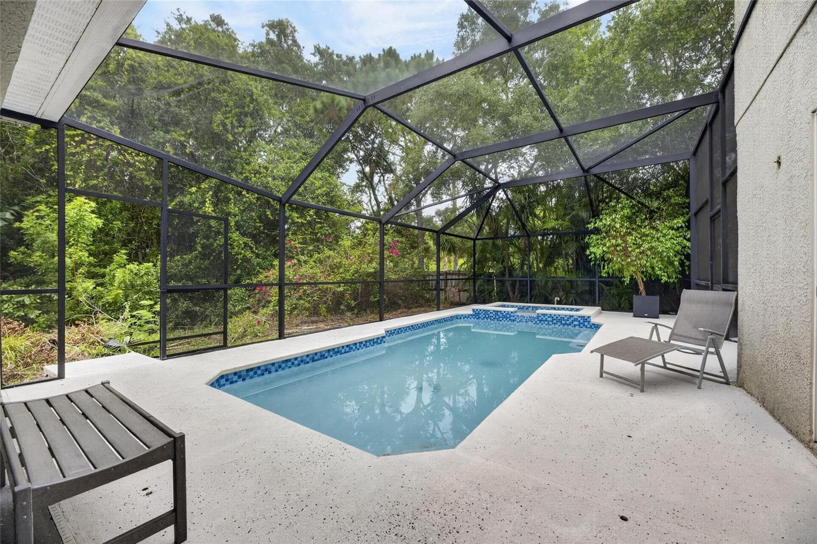 Single Family Residence at 11901 NORTHUMBERLAND DR, TAMPA, photo 42 of 53