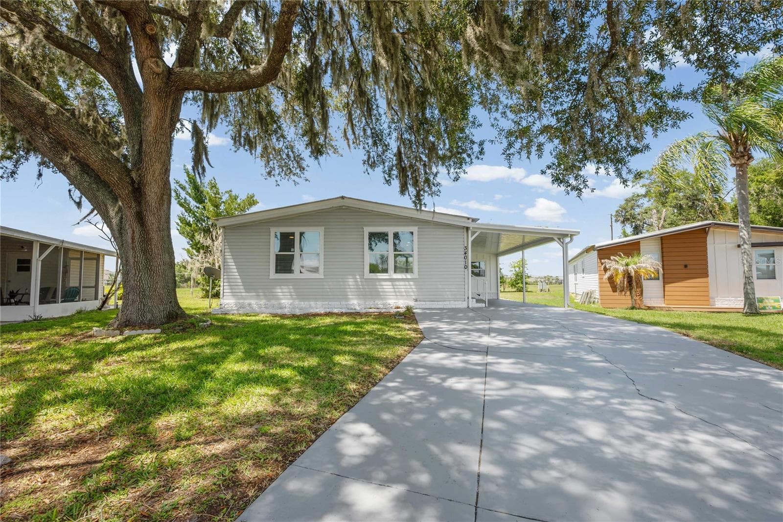 Manufactured Home at 34010 ESTATES LN, WESLEY CHAPEL, photo 2 of 33