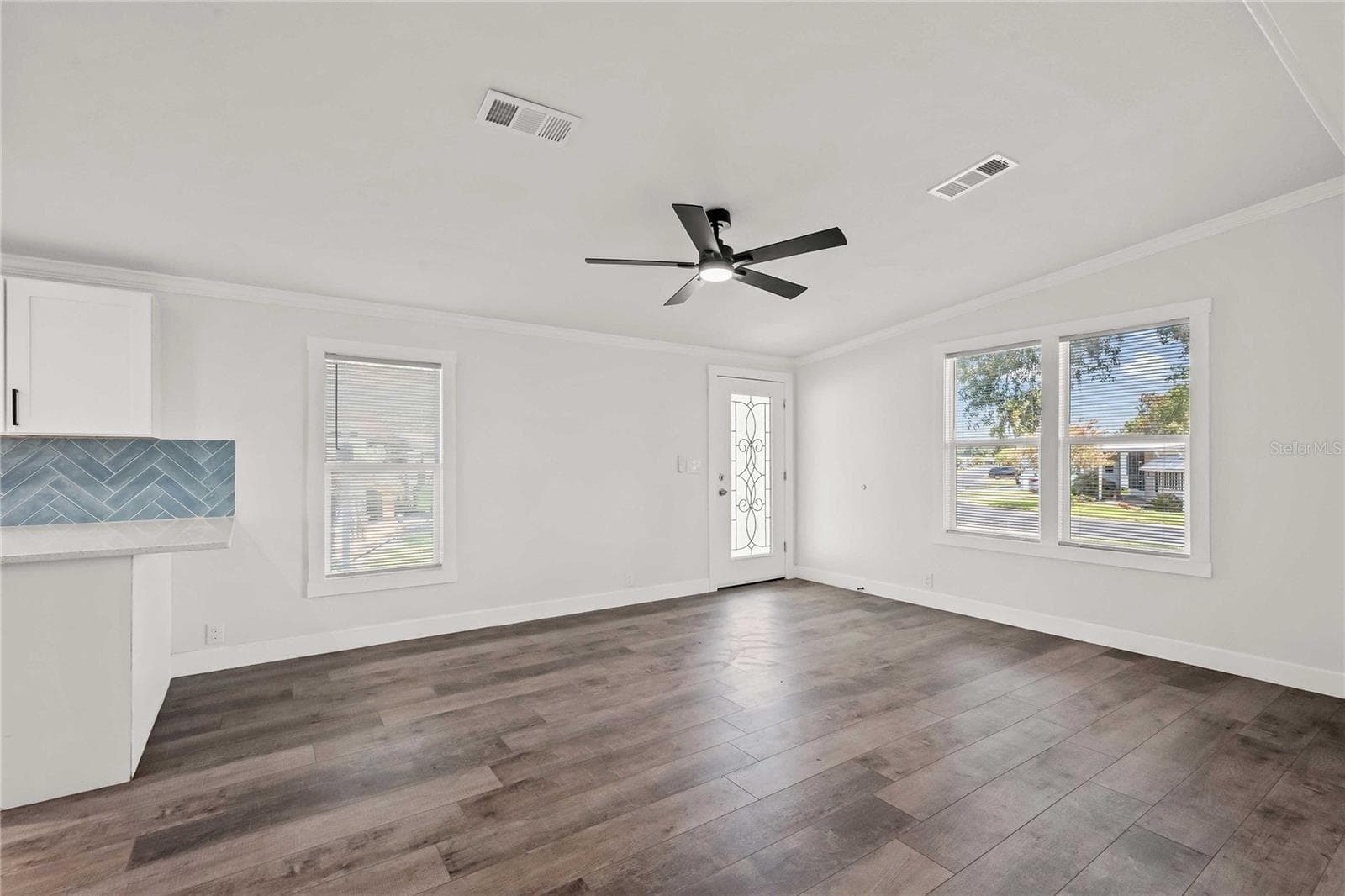 Manufactured Home at 34010 ESTATES LN, WESLEY CHAPEL, photo 5 of 33