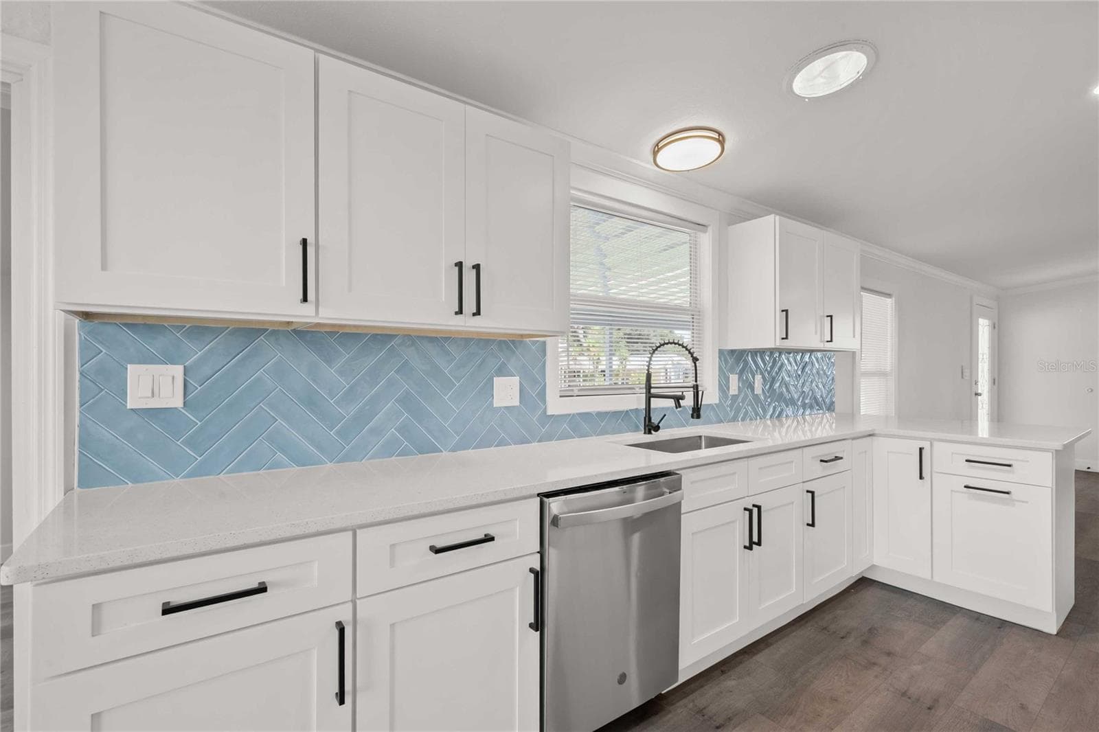 Manufactured Home at 34010 ESTATES LN, WESLEY CHAPEL, photo 11 of 33