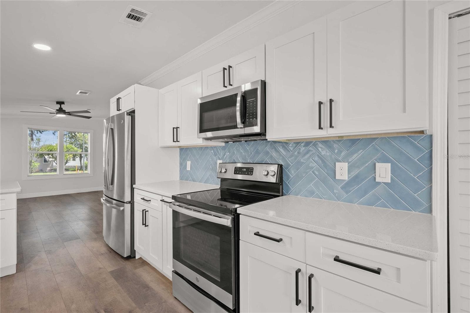 Manufactured Home at 34010 ESTATES LN, WESLEY CHAPEL, photo 12 of 33