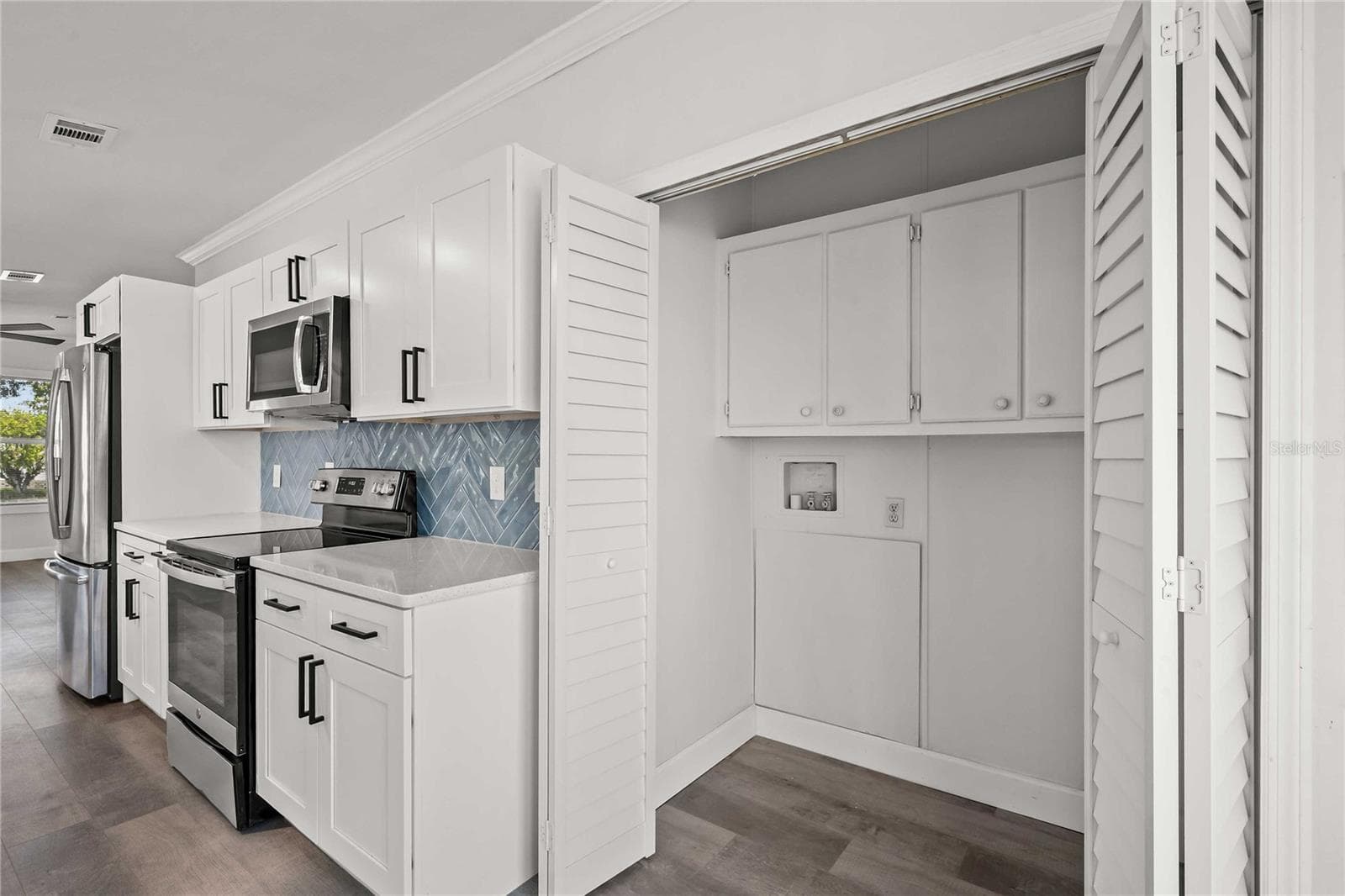 Manufactured Home at 34010 ESTATES LN, WESLEY CHAPEL, photo 14 of 33