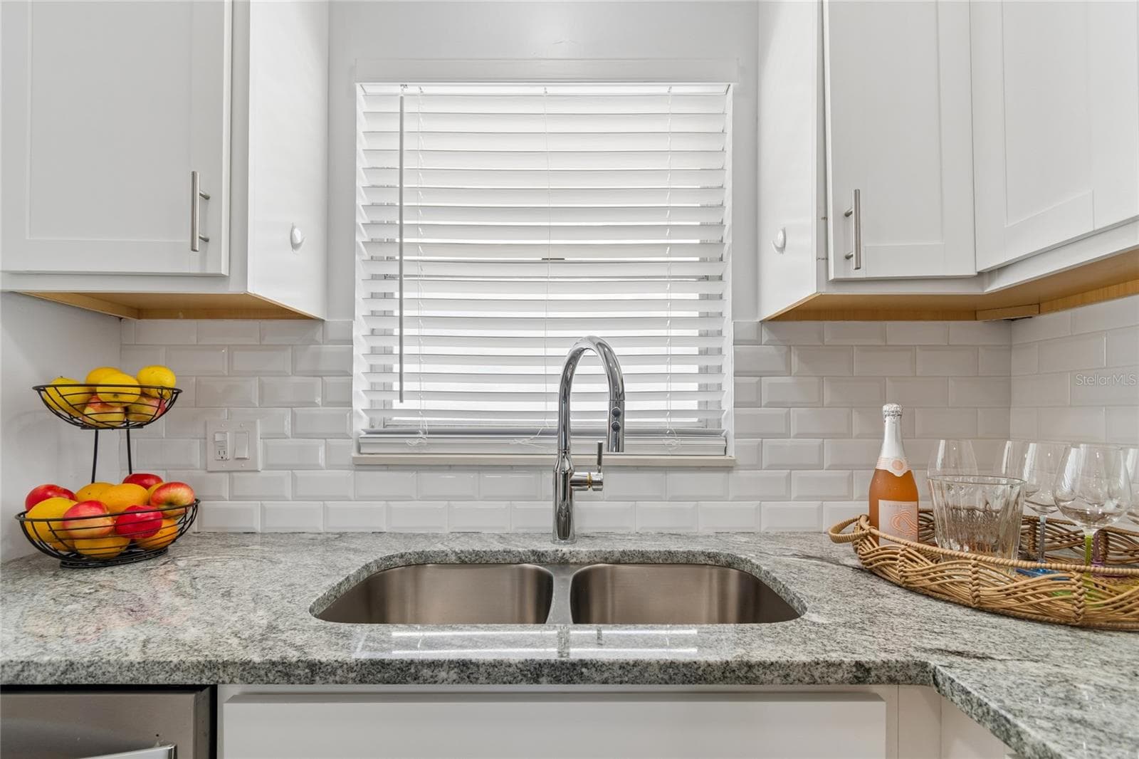 Kitchen w/Front Window - 5980 SHORE BLVD S #909, GULFPORT