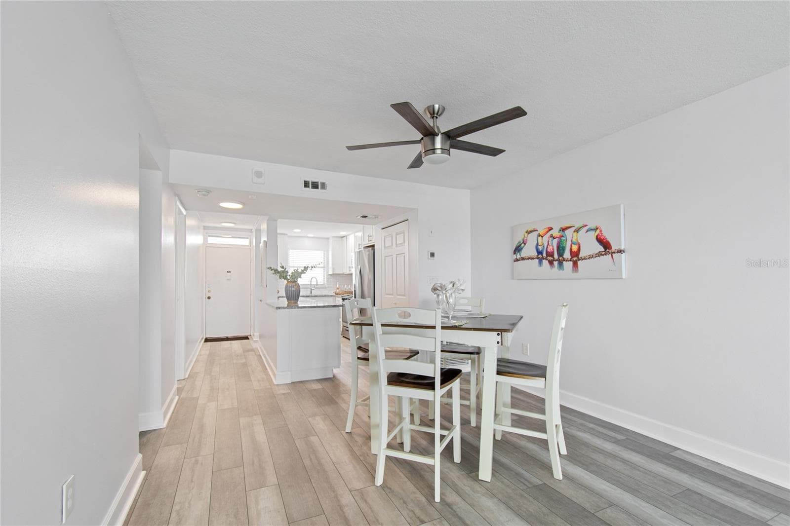 Dining Area looking towards entry - 5980 SHORE BLVD S #909, GULFPORT