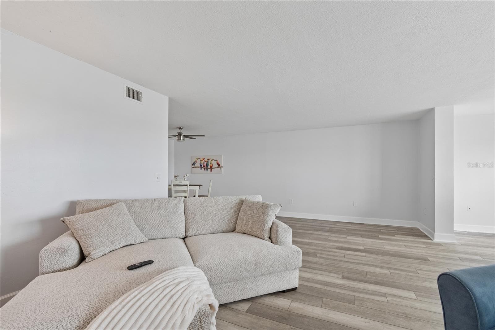 Living - 5980 SHORE BLVD S #909, GULFPORT
