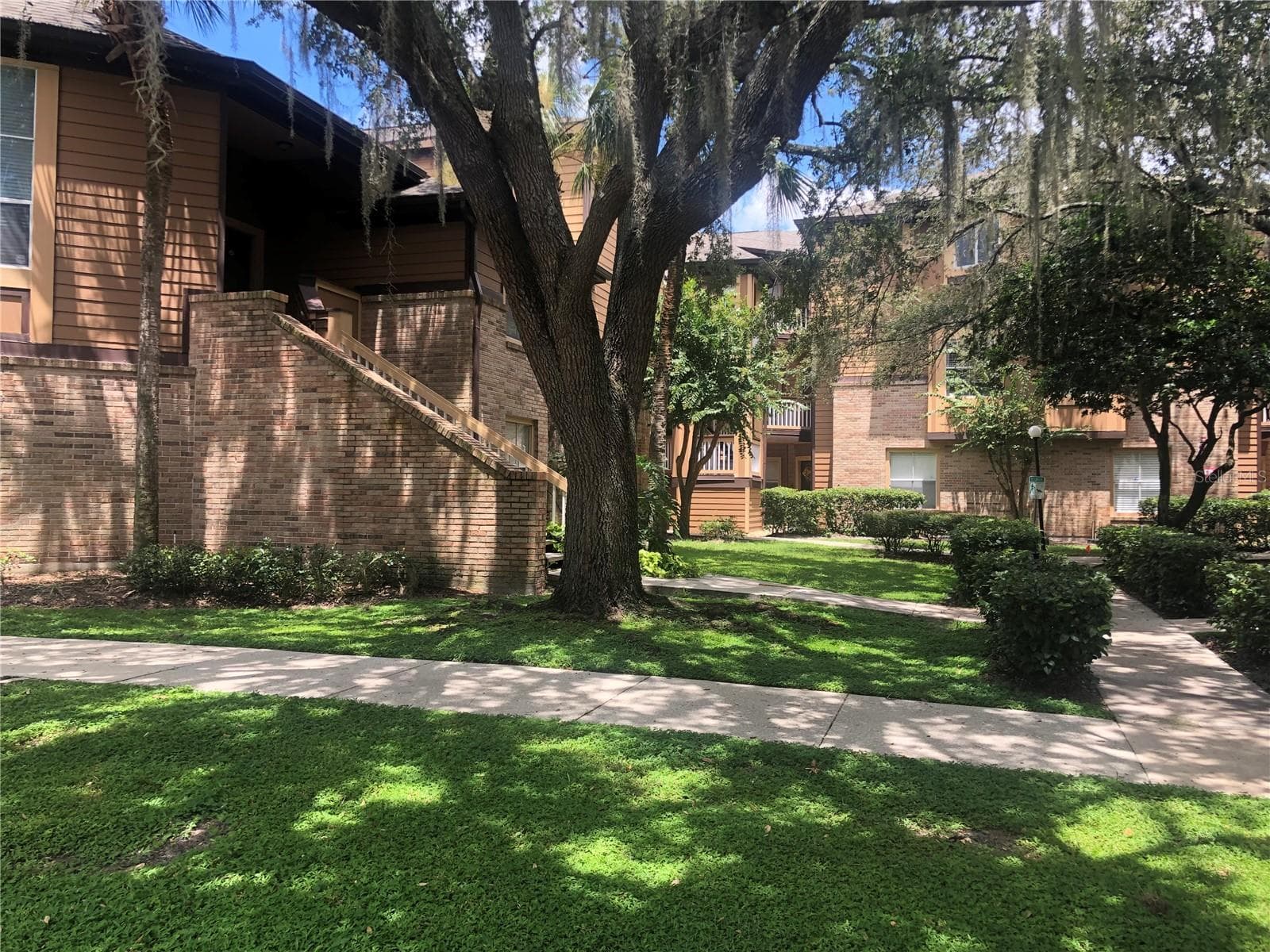 486 N PIN OAK PL #206