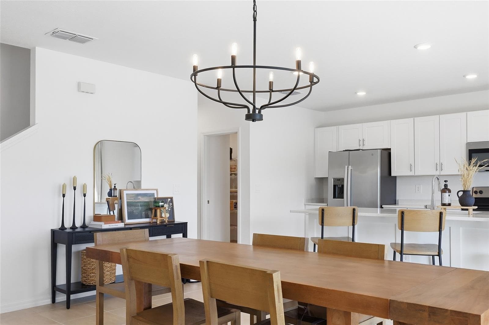 Casual Dining - 1017 CALICO POINTE CIR, GROVELAND