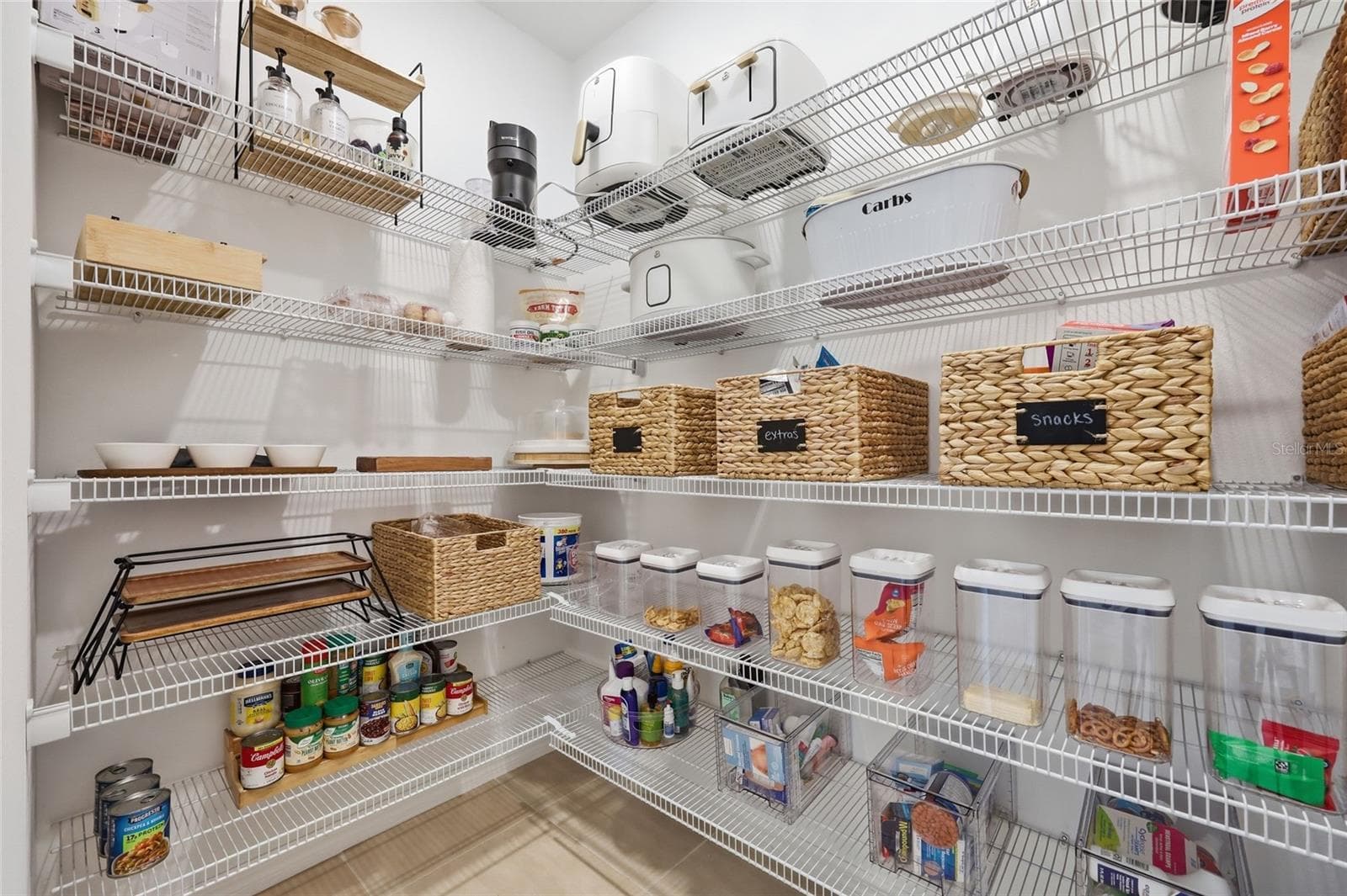 Pantry Perfection! - 1017 CALICO POINTE CIR, GROVELAND