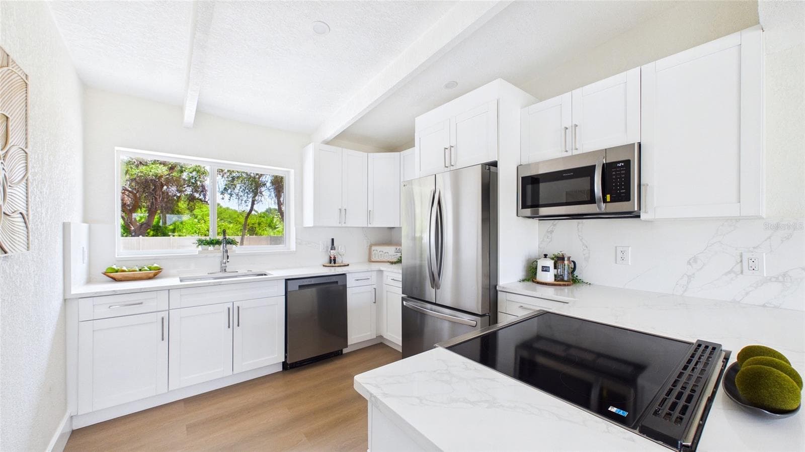 Single Family Residence at 4103 W PEARL AVE, TAMPA, photo 6 of 37
