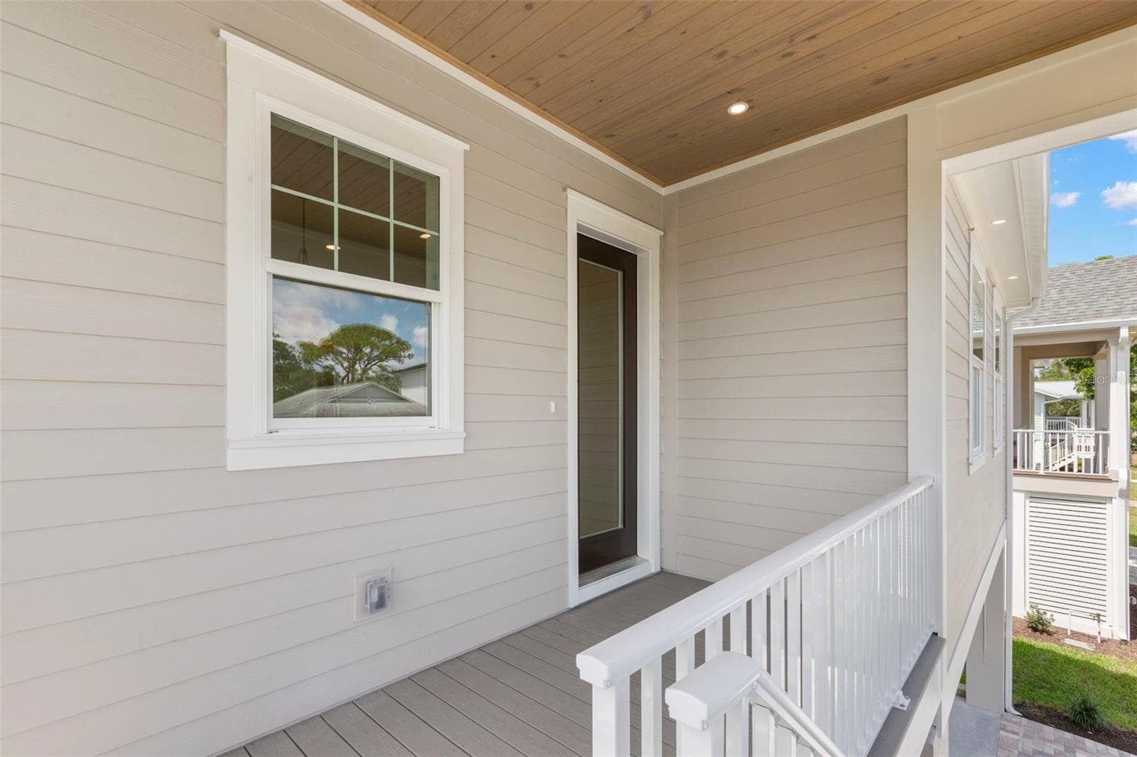 Single Family Residence at 1868 MISSISSIPPI AVE NE, ST PETERSBURG, photo 5 of 53