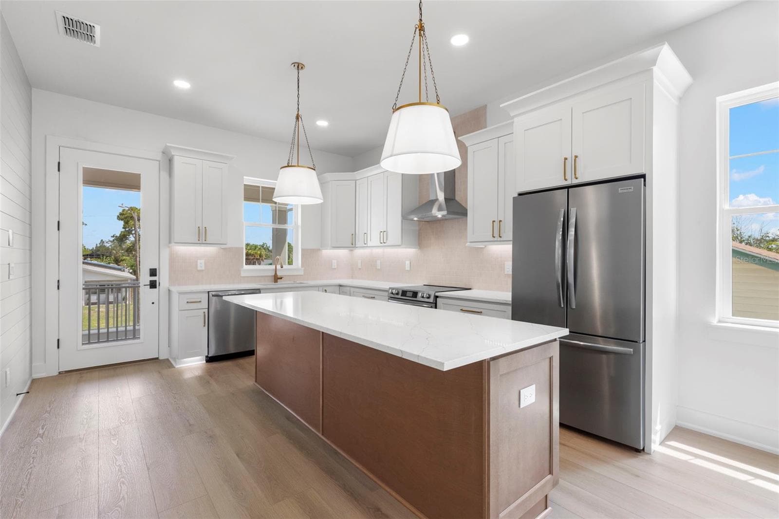 Single Family Residence at 1868 MISSISSIPPI AVE NE, ST PETERSBURG, photo 20 of 53