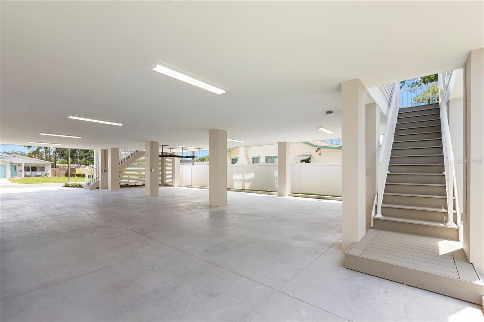 Single Family Residence at 1868 MISSISSIPPI AVE NE, ST PETERSBURG, photo 38 of 53