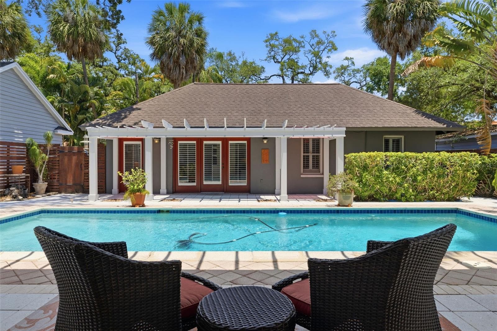 Rear Covered Porch w/view of Pool & Casita - 912 S FREMONT AVE, TAMPA