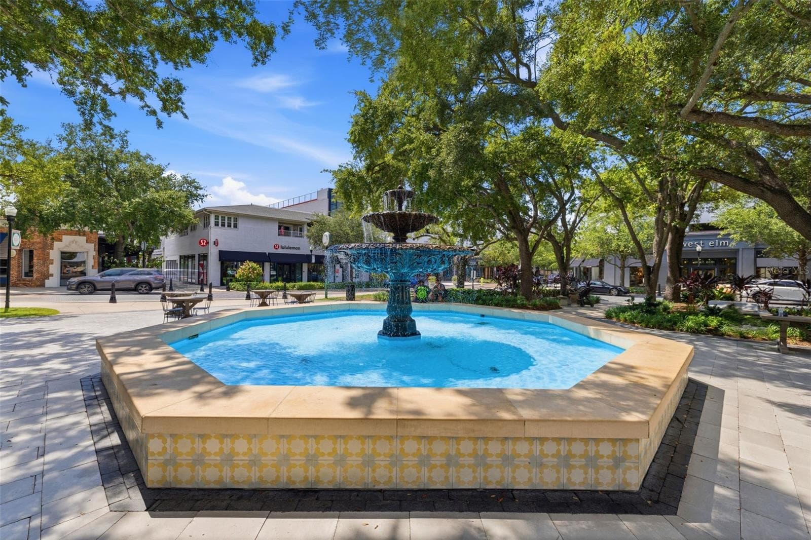 Hyde Park Village Fountain - 912 S FREMONT AVE, TAMPA