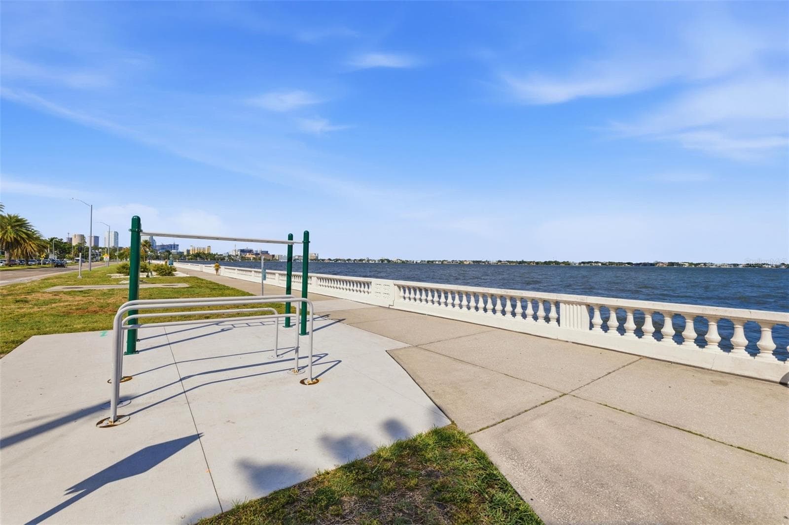 Bayshore Boulevard Fitness Trail/ Sidewalk - 912 S FREMONT AVE, TAMPA