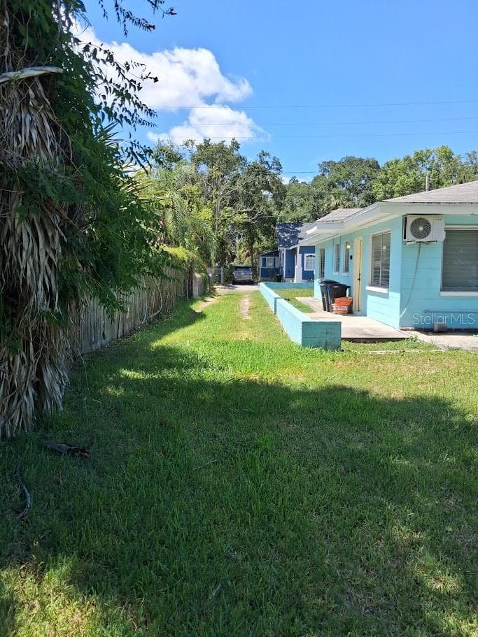 Alley Way - 217 BANANA ST, TARPON SPRINGS
