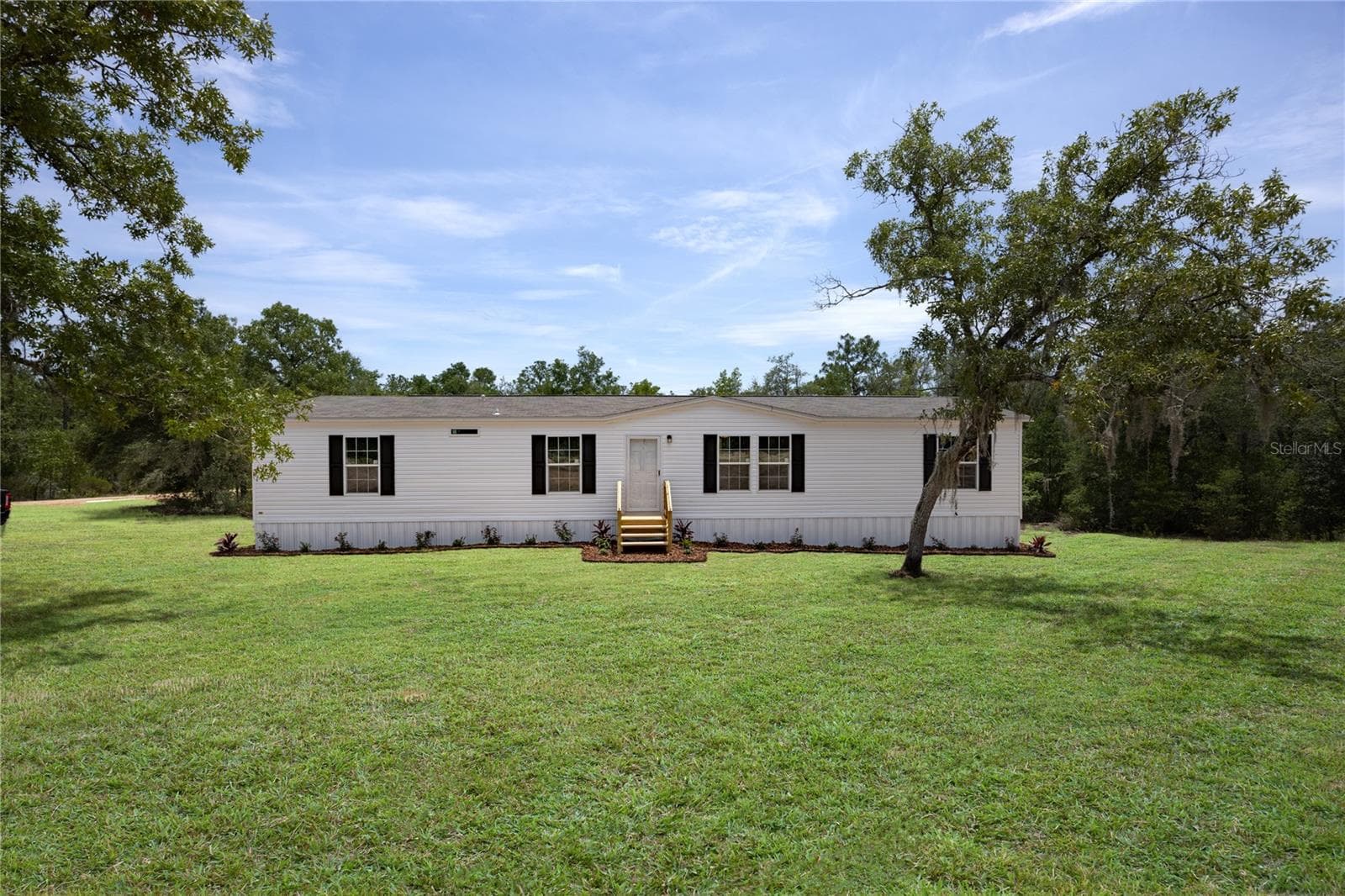 Manufactured Home at 119 LONDON AVE, INTERLACHEN, photo 2 of 44