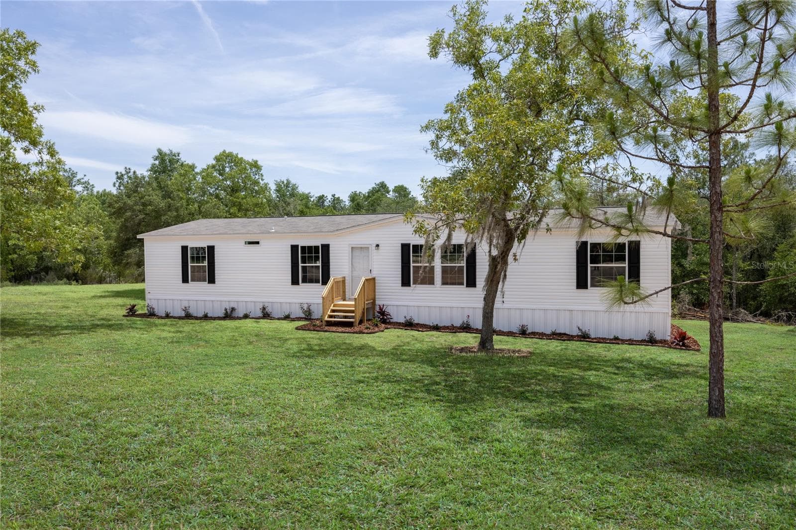 Manufactured Home at 119 LONDON AVE, INTERLACHEN, photo 3 of 44