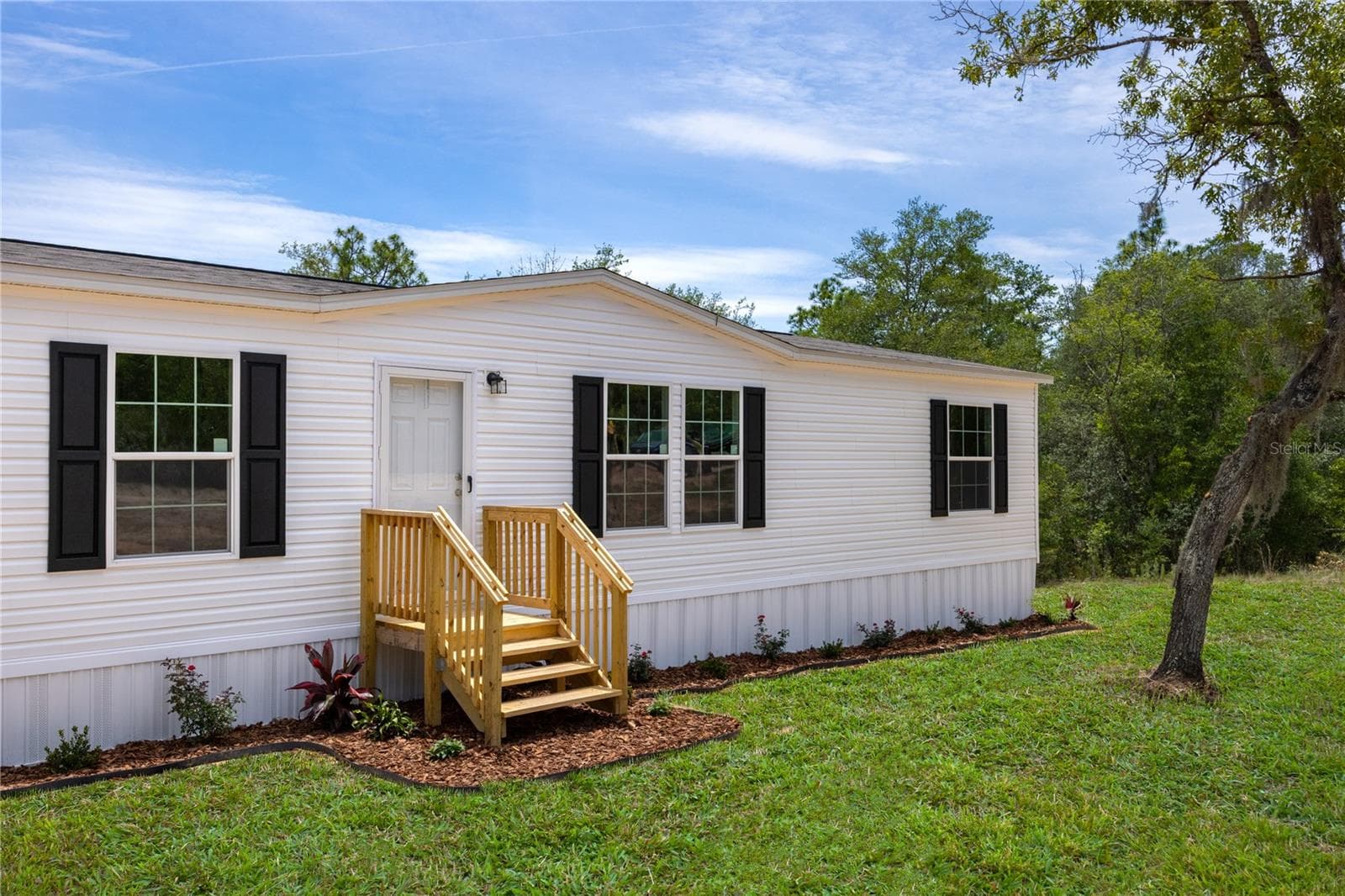 Manufactured Home at 119 LONDON AVE, INTERLACHEN, photo 4 of 44