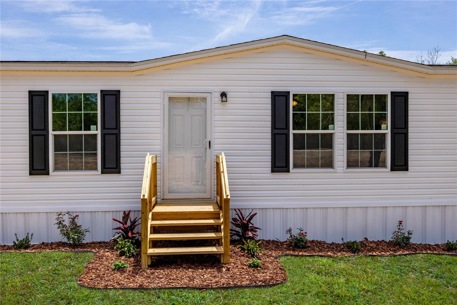 Manufactured Home at 119 LONDON AVE, INTERLACHEN, photo 5 of 44